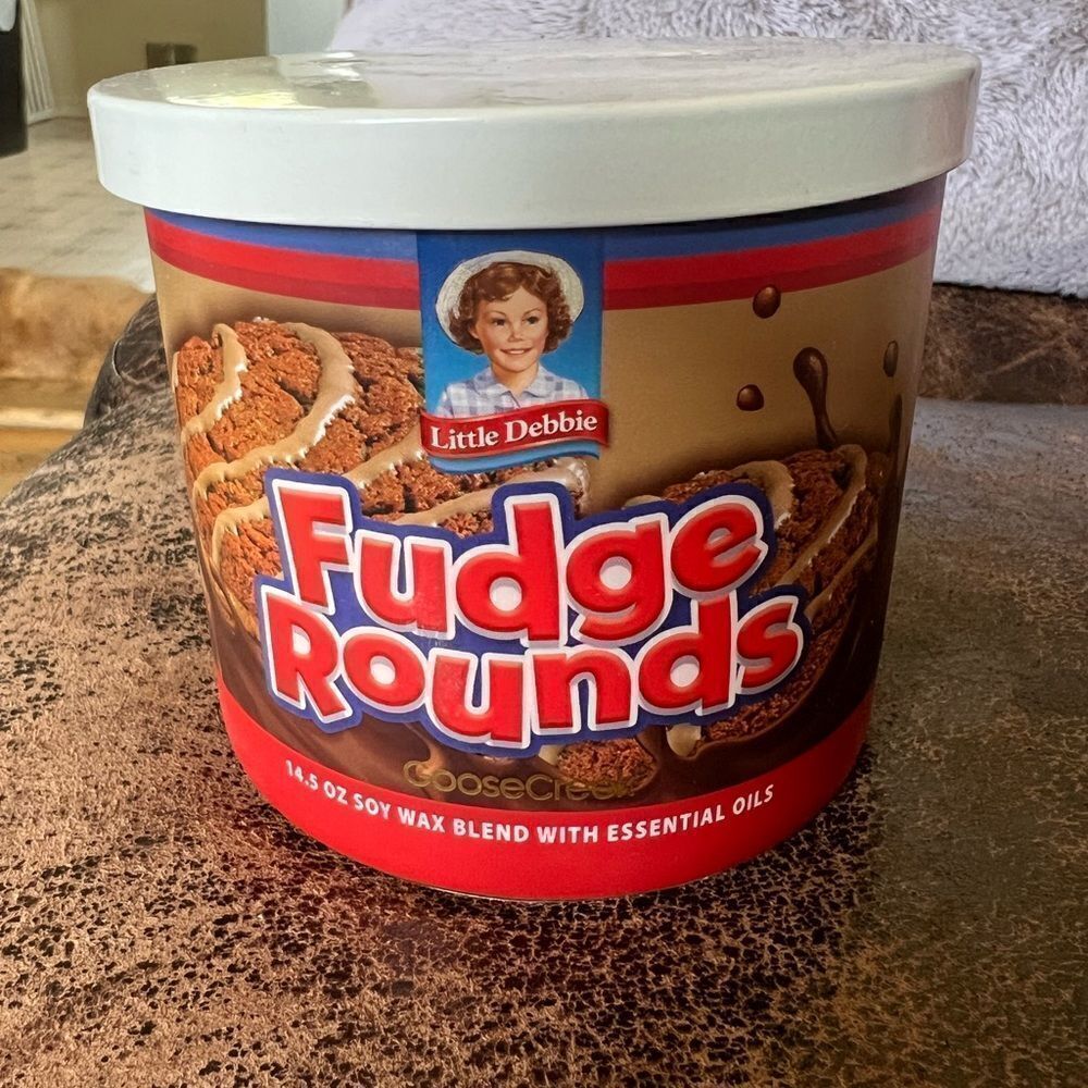 Goose Creek Limited Edition Little Debbie 3 Wick Candle Fudge Rounds 14.5oz